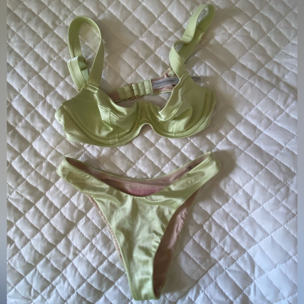 Victoria’s Secret bikini